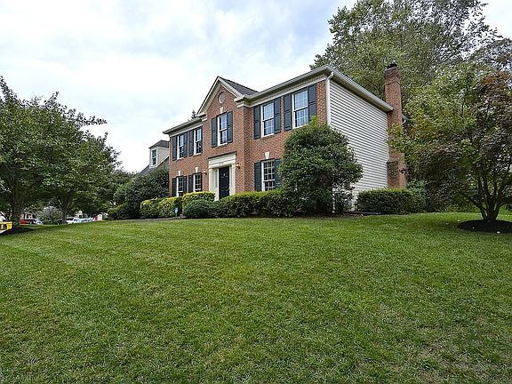3rd image of 8292 Highglade Ct