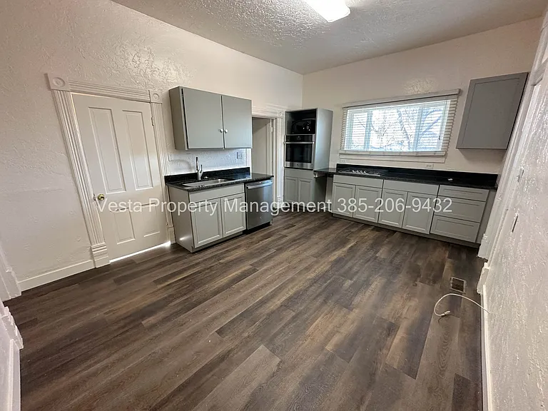 2521 Gramercy Ave #1 — Photo 1