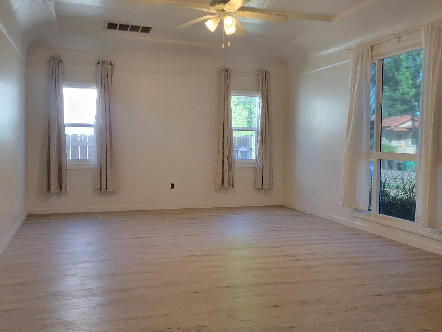 3 bed, 1289 sqft, $2,900 — Photo 4