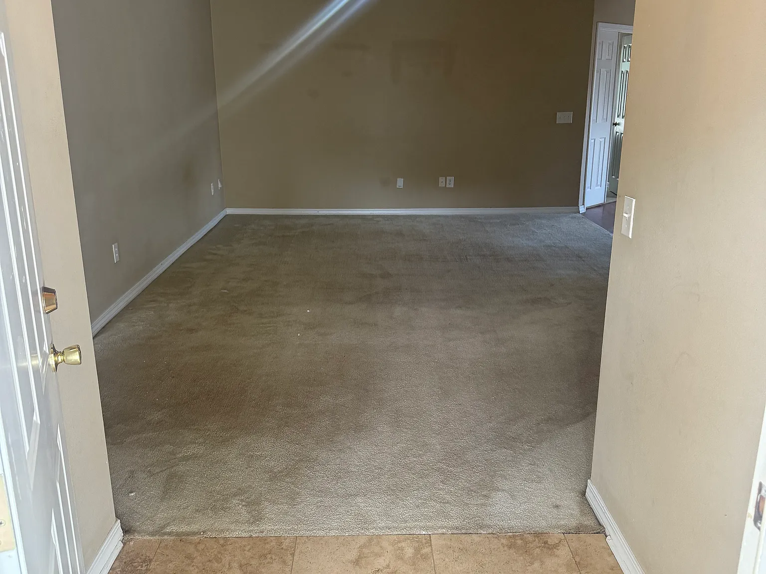 3 bed, 1850 sqft, $1,950 — Photo 2