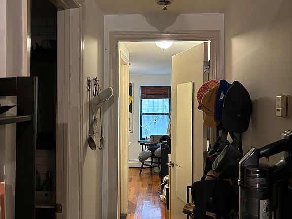 5th image of 232 Vernon Ave APT 1