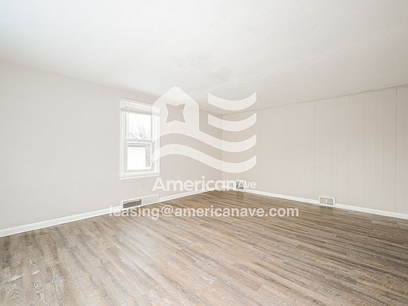2nd image of 1015 Virginia St