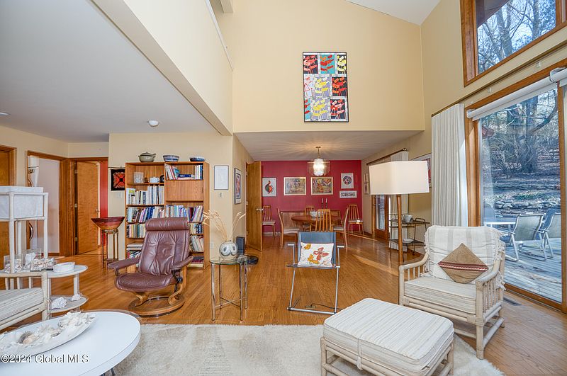 5th image of 14 Owasco Court