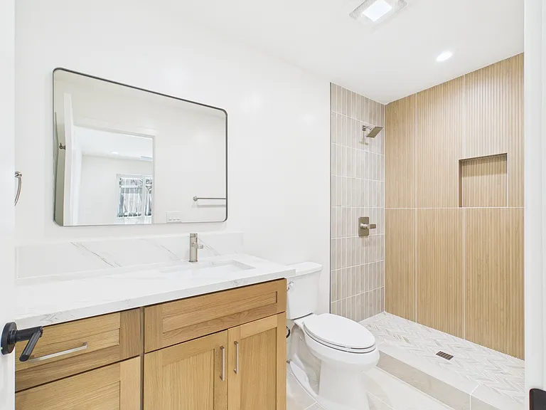 1132 W Redwood St — Photo 14