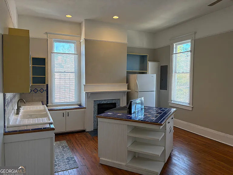 836 E Henry St #C — Photo 24