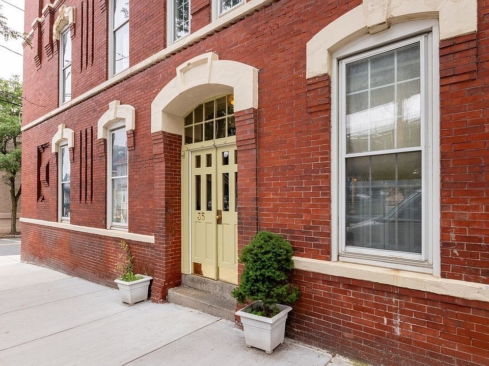 1st image of 35 Chestnut St APT 2