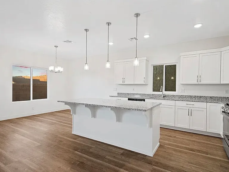 1359 E White Hollow Ln — Photo 2