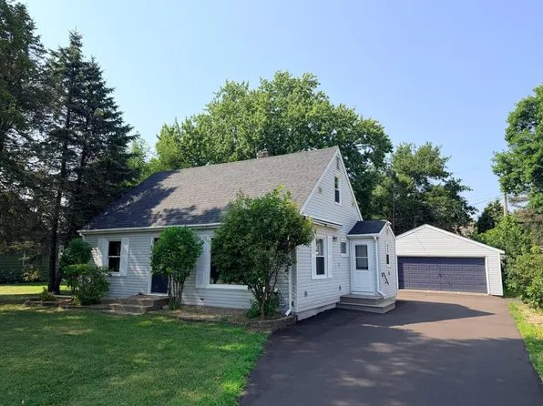 1051 Burke Ave W, Roseville, MN 55113