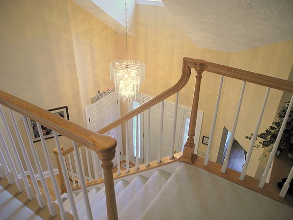 4th image of 5 Hampshire Ln