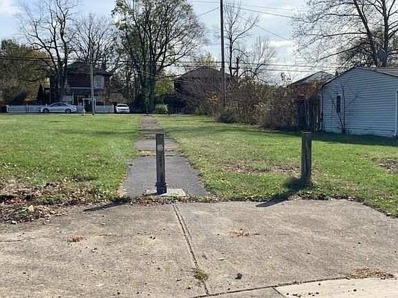 4th image of 393 Kinsel Ave