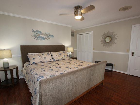 2nd image of 113 E Daylight Dr
