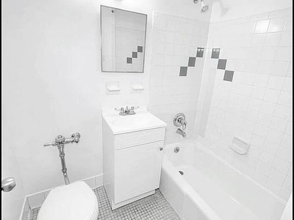 5th image of 316 E 83rd St APT 4D