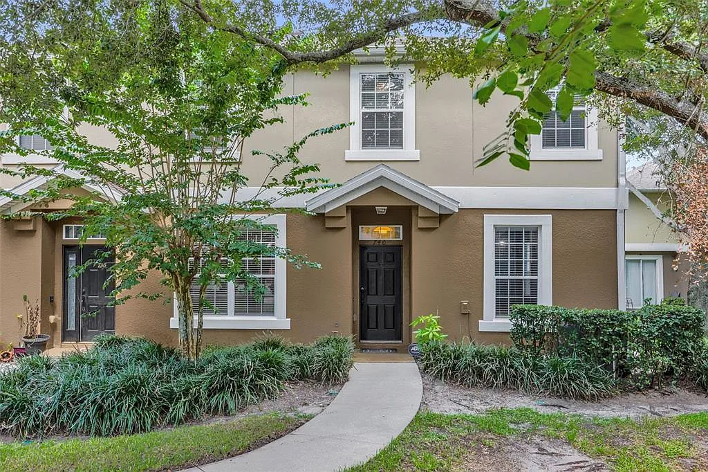 3 bed, 2.5 bath, 1595 sqft, $2,300 — Photo 2