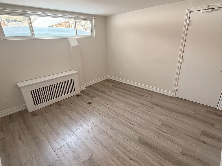 451 Leslie St — Photo 3