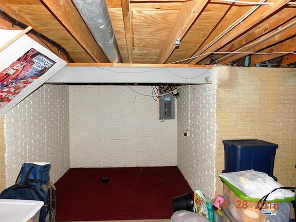 5th image of 873 Granby Pl W