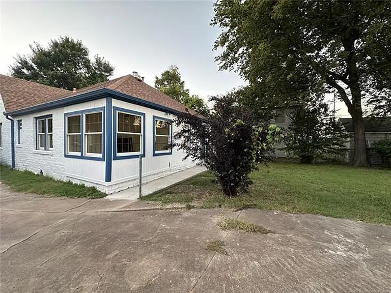 1235 S Gary Pl — Photo 47