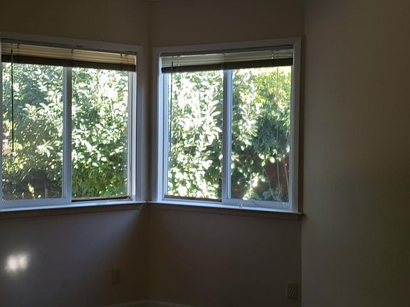 5th image of 384 Stowell Ave