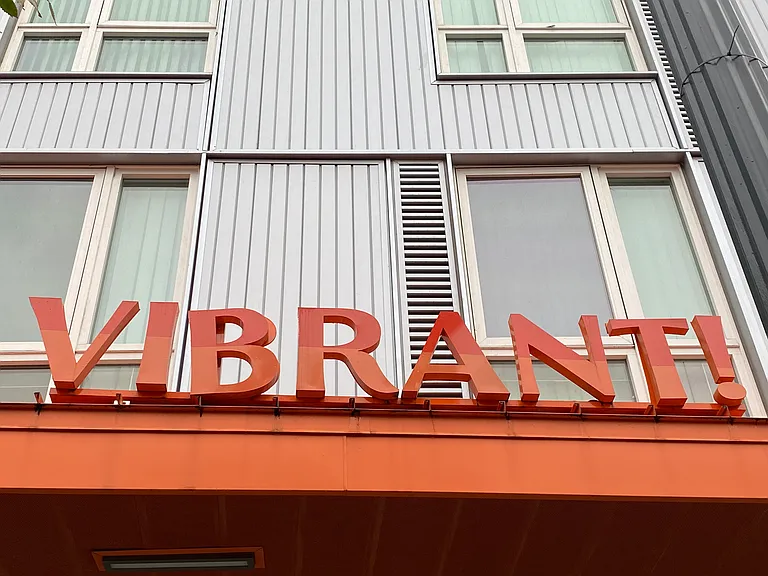 Vibrant Apartments — Photo 1