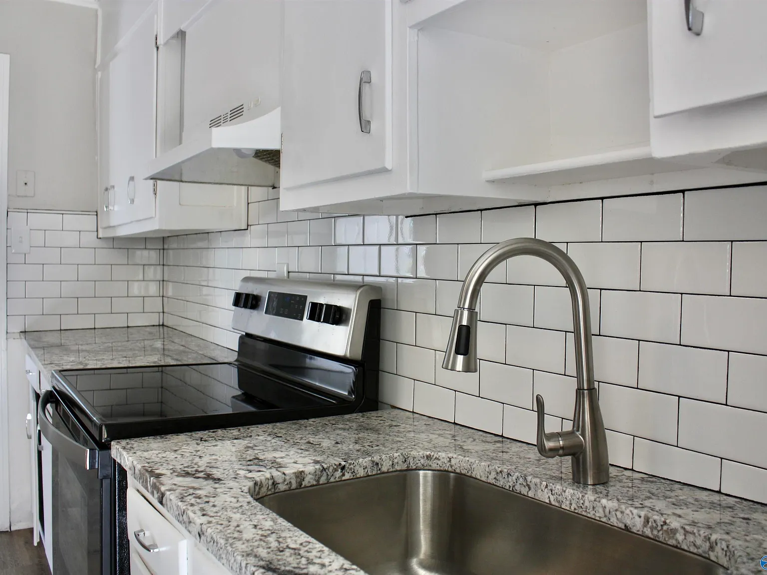2 bed, 1.0 bath, 830 sqft, $1,275 — Photo 4
