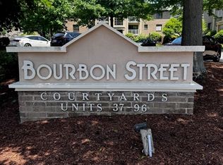 11 Bourbon St APT 39, Peabody, MA 01960