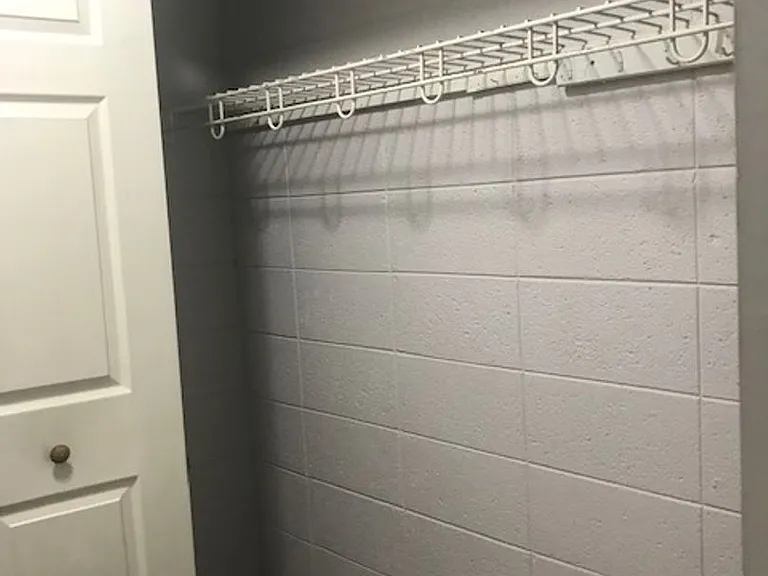 Apartment off 28th and Clyde Park Available — Photo 32