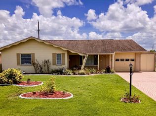 708 Indian Wells Ave, Sun City Center, FL 33573