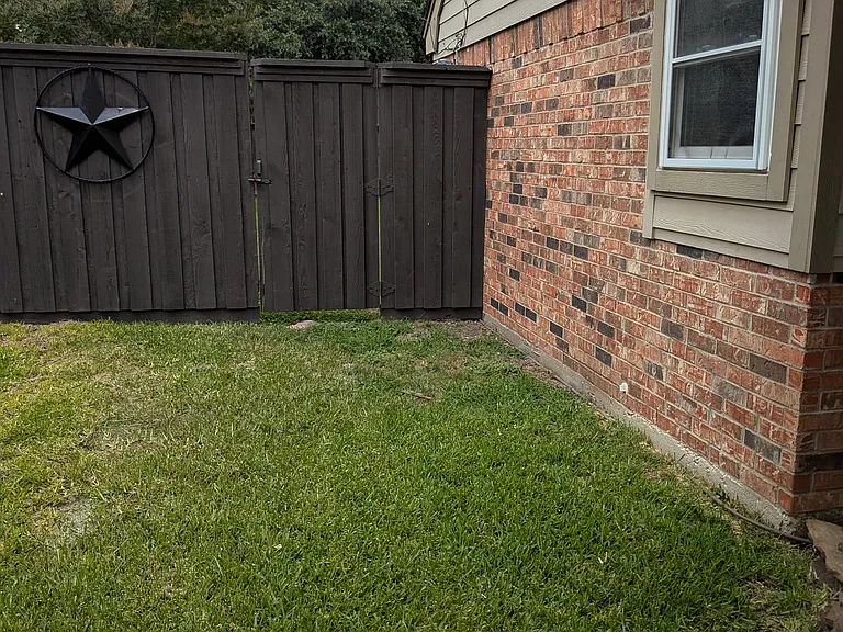 1421 Broadmoor Dr — Photo 4