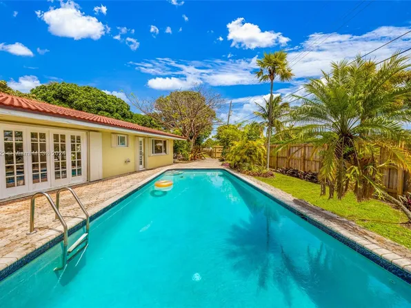 3720 S Longfellow Cir, Hollywood, FL 33021