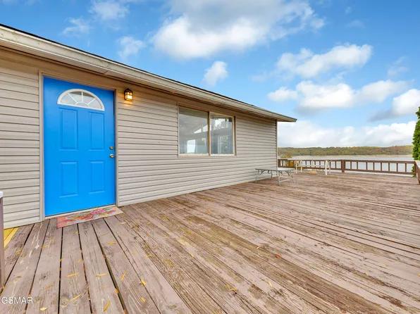 2150 Galloway Island Dr, Dandridge, TN 37725