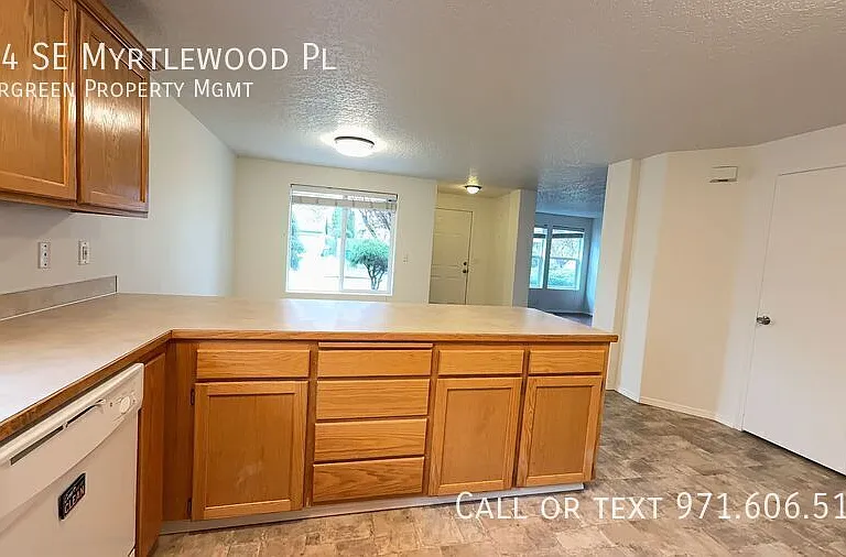 664 SE Myrtlewood Pl — Photo 6