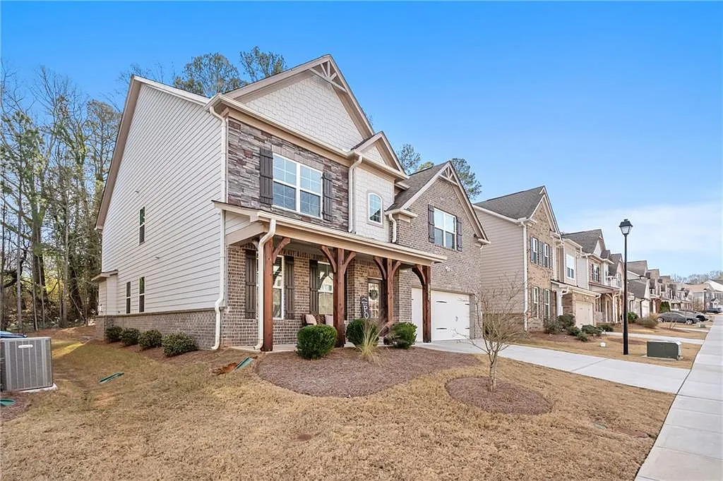 6 bed, 3721 sqft, $2,900 — Photo 3