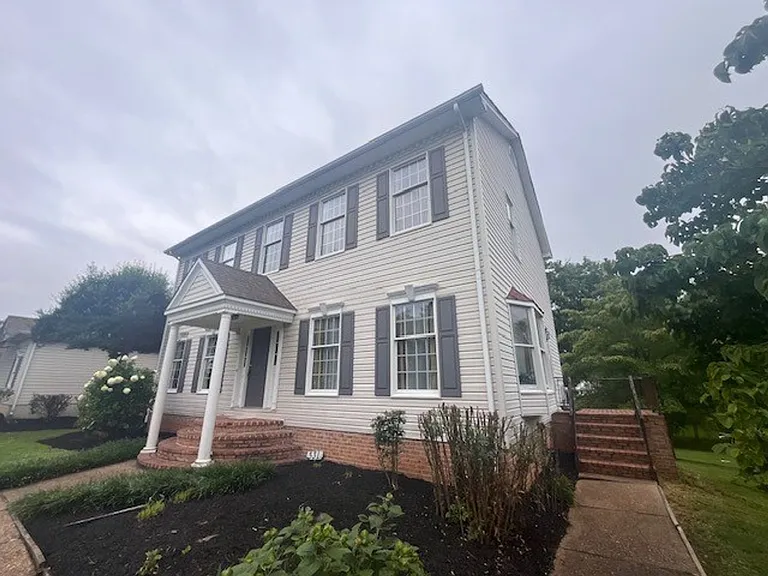331 Lakeside Dr — Photo 2