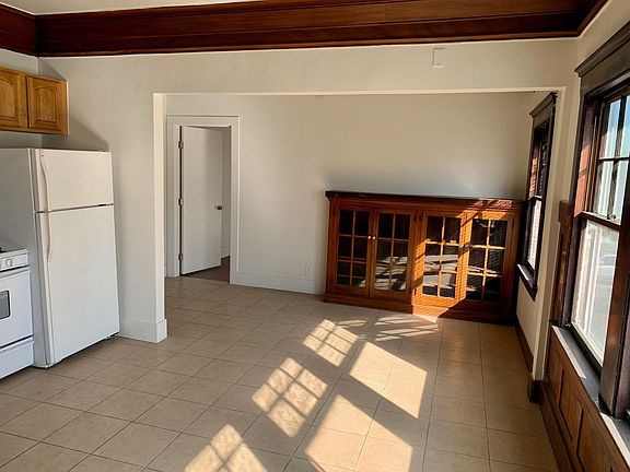 3rd image of 2919 Van Buren Pl