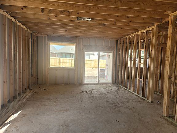 112 Rocking R Court Interior Image 4