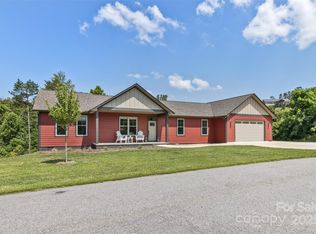 11 S Pine Dr, Weaverville, NC 28787