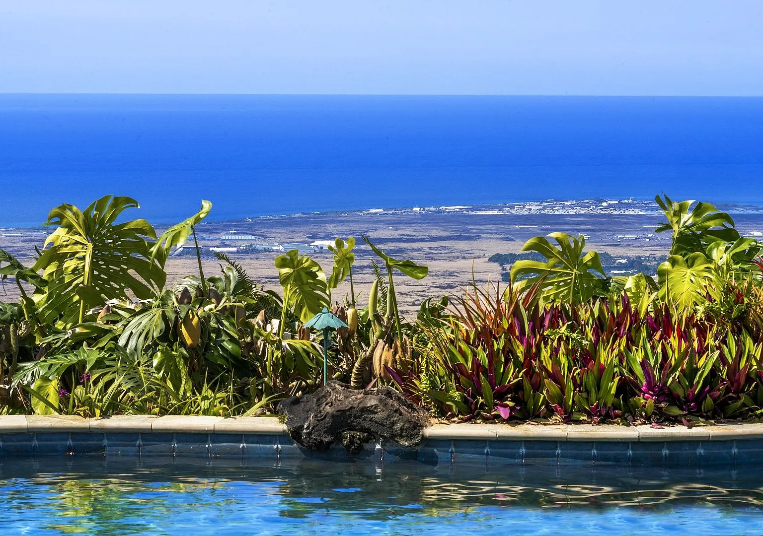 Luxurious Oceanview Getaway w/Private Pool & Spa and Serene Lanai - Piko Nani — Photo 2