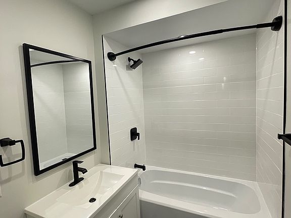3rd image of 999 Cannon St E #1