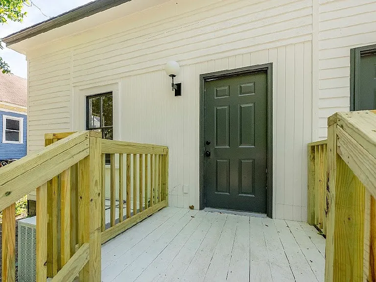 2807 Beacon Ave — Photo 21