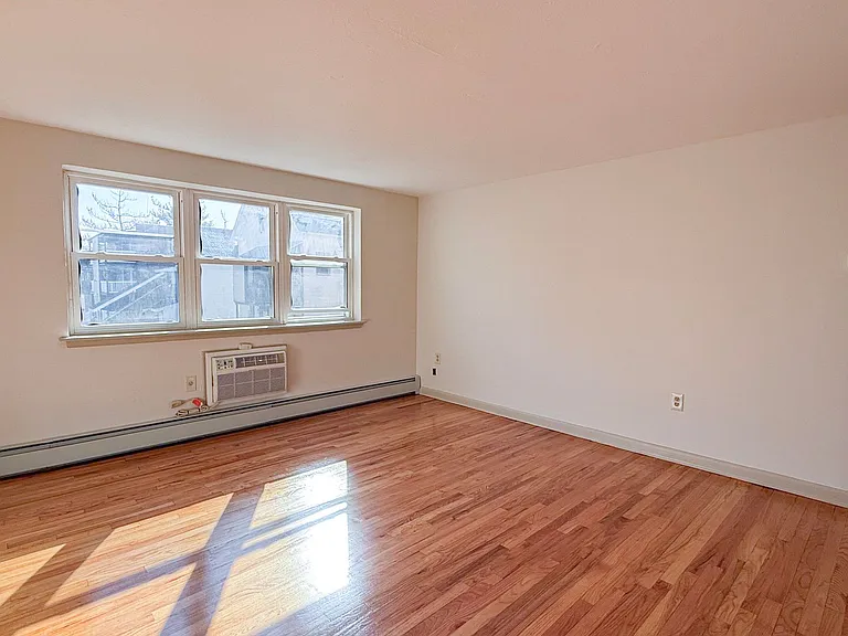180 Bond St / Theo Investments LLC — Photo 5