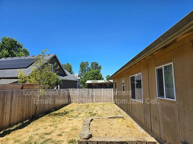 2830 SE Deborah Pl — Photo 22