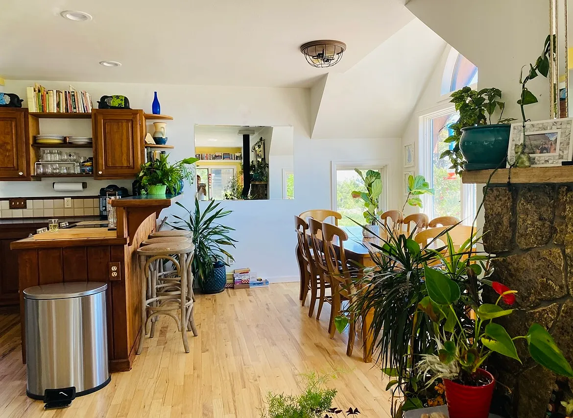 3 bed, 2300 sqft, $4,850 — Photo 1