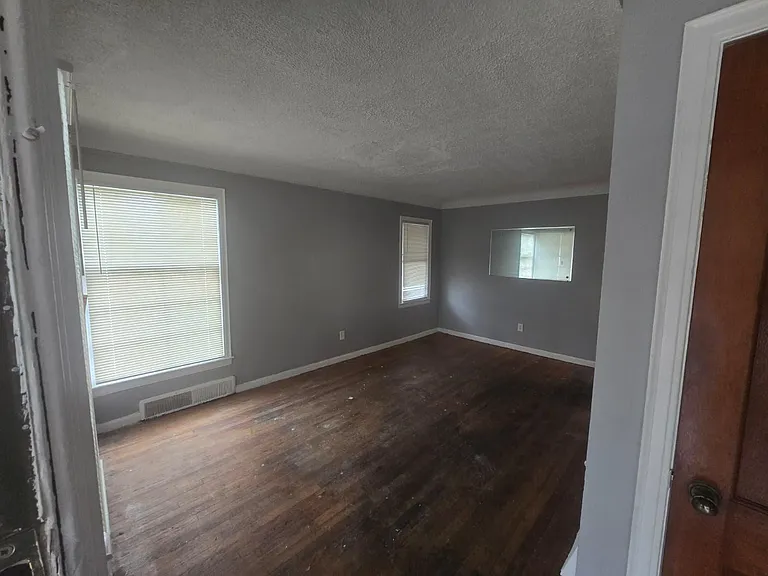 7485 Memorial Ave — Photo 11