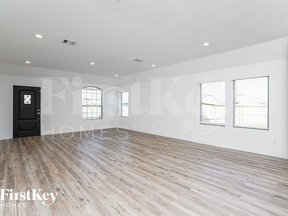 4th image of 7518 Oakmont Ave