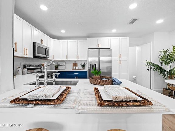 5th image of 928 MAJESTIC CYPRESS Drive N