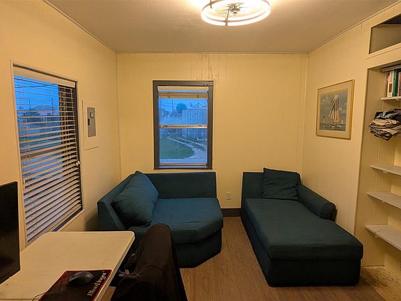 5th image of 314 Oyster St