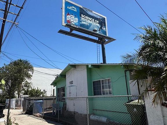 3rd image of 1052 N Wilmington Blvd