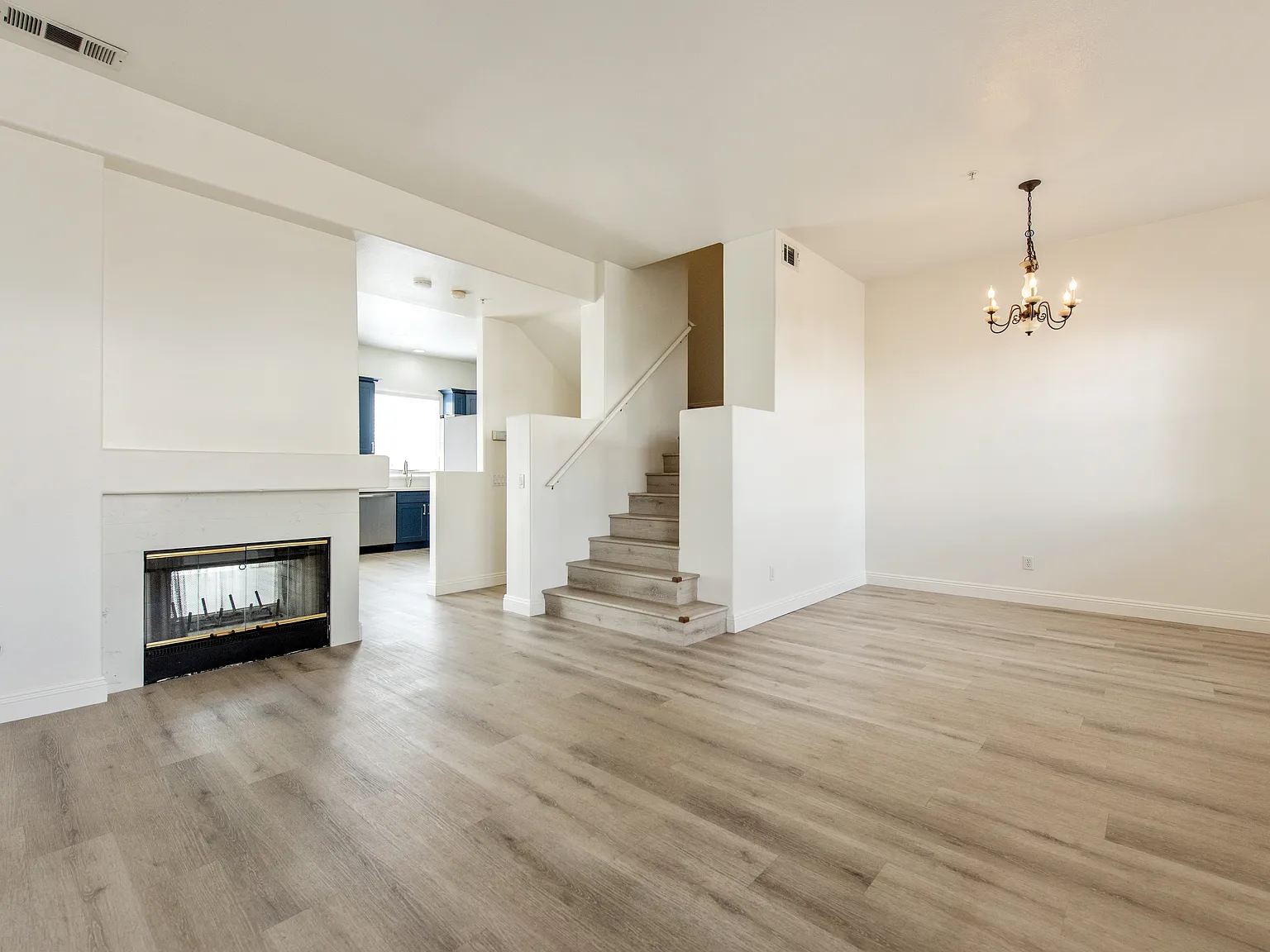 3 bed, 1724 sqft, $4,300 — Photo 3