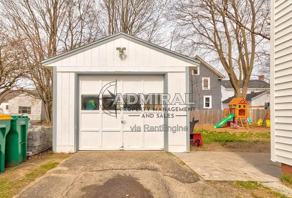 3 bed, 1.5 bath, 1445 sqft, $2,800 — Photo 2