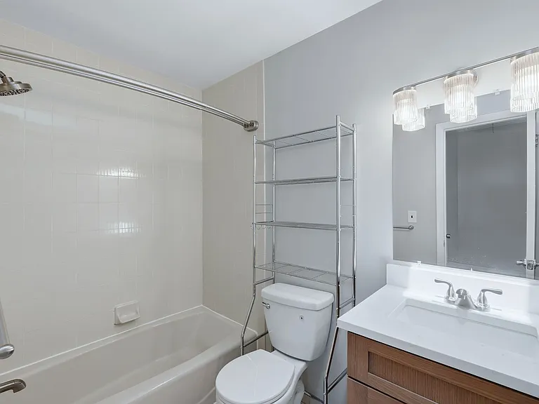 1 Coles Ave #1C — Photo 8