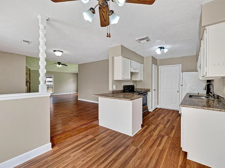 13847 Cherry Hollow Ln — Photo 16